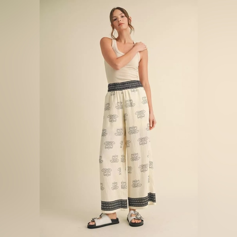 #159 Firm 💕Wide Leg Floral Print Pants with Smocked Waist - Picture 3 of 3